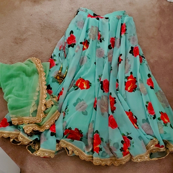 Lengha SKIRT and dupatta ONLY (NO BLOUSE) - Picture 2 of 2